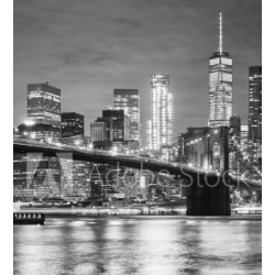 Fototapeta Czarny i biały obrazek most brooklyński i Manhattan przy nocą, Miasto Nowy Jork, usa.