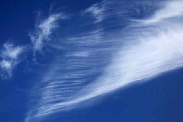 fototapeta chmury pierzaste na niebie